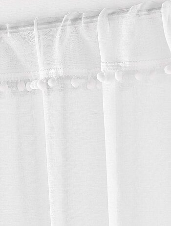 Par de visillos pasabarra en voile arenado con acabados de pompones