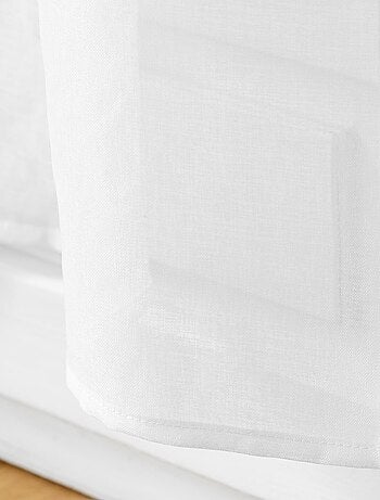 Par de visillos pasabarra en voile arenado con acabados de pompones