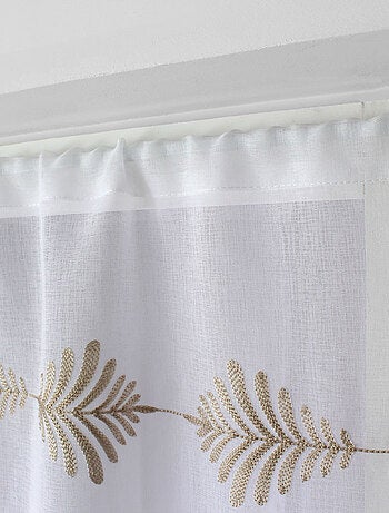 Par de visillos pequeños bordados con motivos de hojas