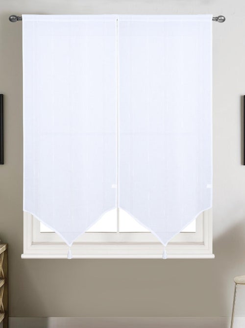 Par de visillos pequeños con rayas verticales brillantes - Kiabi Par de visillos pequeños con rayas verticales brillantes - Kiabi