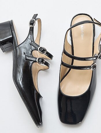 Par de zapatos de salón charol brillante liso
