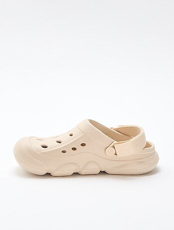 Par de zuecos de playa cerrados