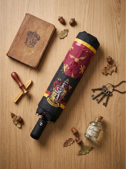 Paraguas gryffindor cambia de color bajo la lluvia harry potter - Kiabi Paraguas gryffindor cambia de color bajo la lluvia harry potter - Kiabi