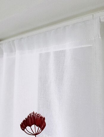 Pareja de visillos bordados con flores