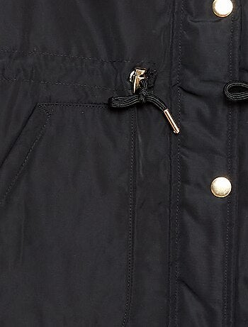 Parka con capucha forrada en pelo sintético