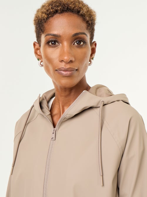 Parka con capucha repelente al agua - Kiabi Parka con capucha repelente al agua - Kiabi