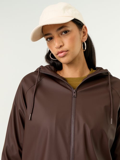 Parka con capucha repelente al agua - Kiabi Parka con capucha repelente al agua - Kiabi