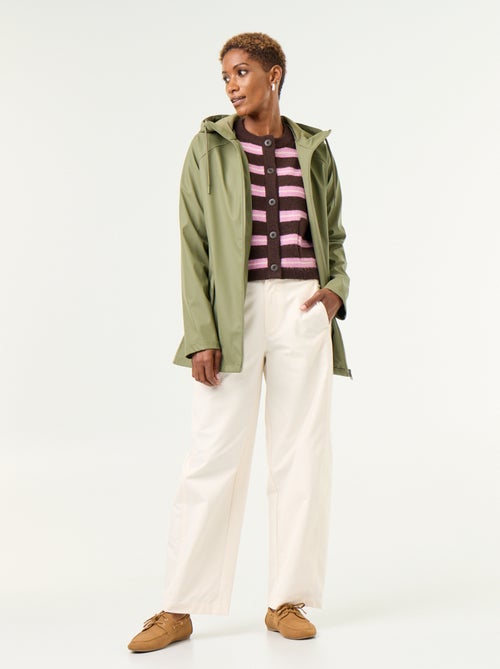 Parka con capucha repelente al agua - Kiabi Parka con capucha repelente al agua - Kiabi