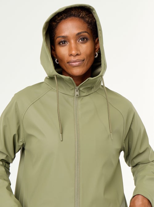Parka con capucha repelente al agua - Kiabi Parka con capucha repelente al agua - Kiabi