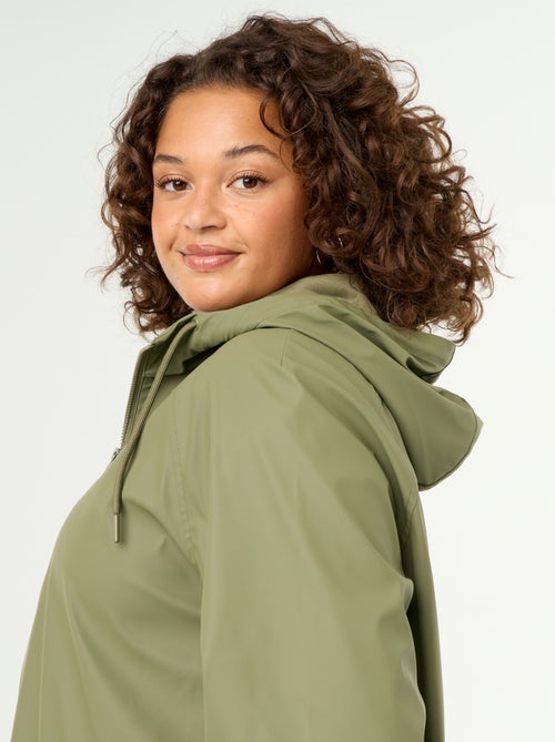 Parka con capucha repelente al agua - Kiabi Parka con capucha repelente al agua - Kiabi