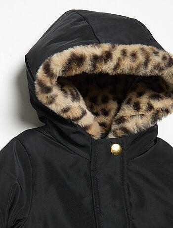 Parka con capucha y forro de pelo sintético