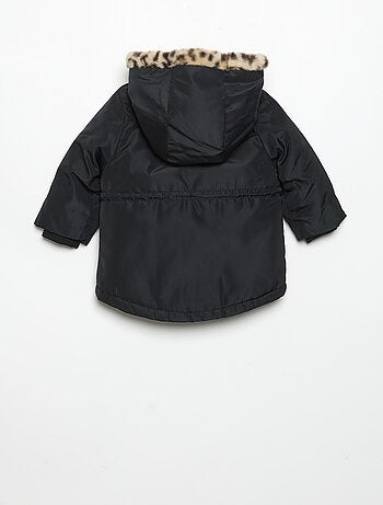 Parka con capucha y forro de pelo sintético