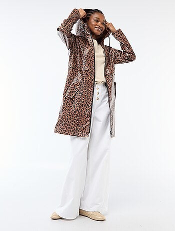 Parka engomada con capucha