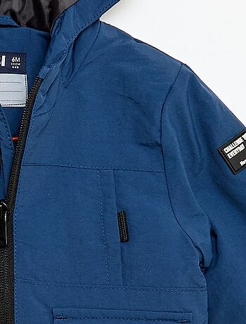 Parka ligera con capucha