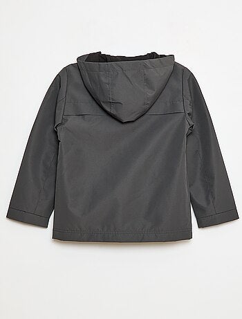 Parka ligera con capucha