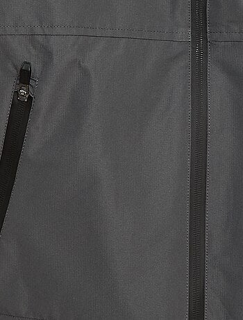 Parka ligera con capucha