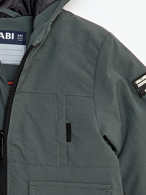 Parka ligera con capucha - Kiabi