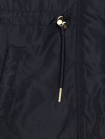 Parka suave con capucha de pelo sintético