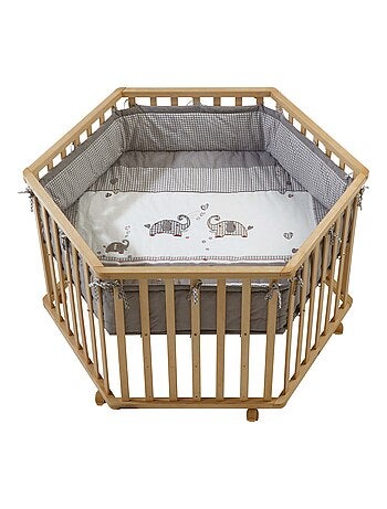 Parque infantil hexagonal en madera maciza con ruedas con freno + alfombra bordada Roba jumbo twins