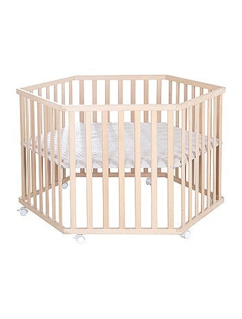 Parque infantil hexagonal minimalista en madera maciza Lil Planet Roba