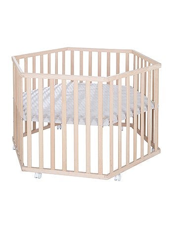 Parque infantil hexagonal minimalista en madera maciza Lil Planet Roba