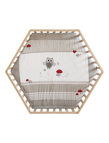 Parque infantil hexagonal minimalista en madera natural Adam & Eule Roba