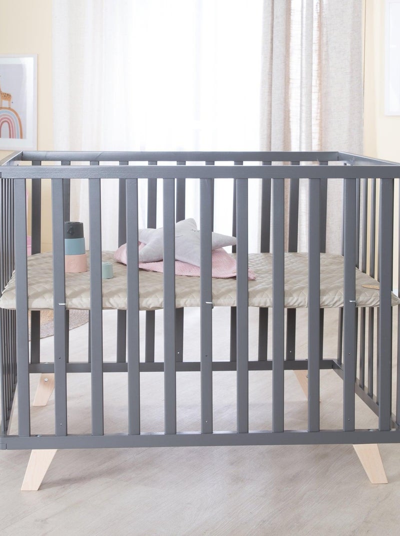 Parque infantil móvil de madera con alfombra acolchada en cuero vegano 'Roba luxe' Gris gris antracita - Kiabi
