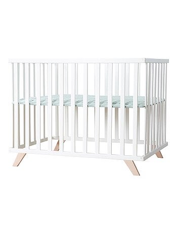 Parque infantil móvil de madera con alfombra de algodón orgánico 'Roba lil planet'