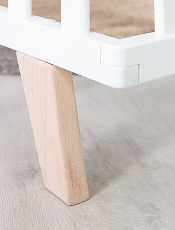 Parque infantil móvil de madera con alfombra de algodón orgánico 'Roba lil planet'