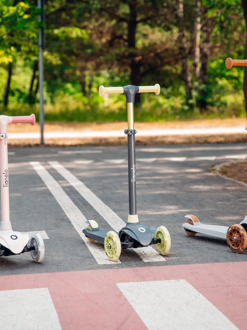 Patinete infantil LIONELO Jessy con casco - Ruedas iluminadas - 3 ruedas - Altura regulable Beige - Kiabi