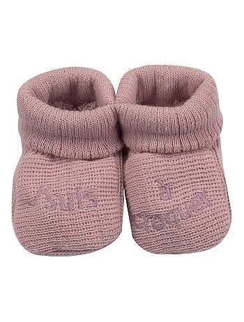 Patucos bordados para bebé