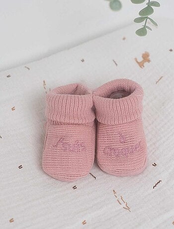 Patucos bordados para bebé