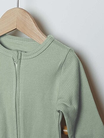 Pelele con abertura de cremallera