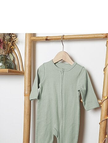 Pelele con abertura de cremallera