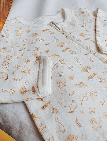 Pelele con apertura de cremallera