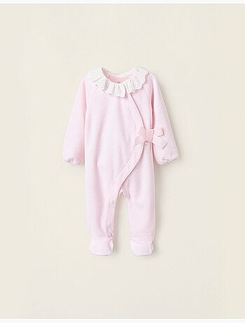 Pelele de terciopelo con lazada y bordado inglés