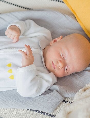 Pelele Motivo 3 pequeños corazones