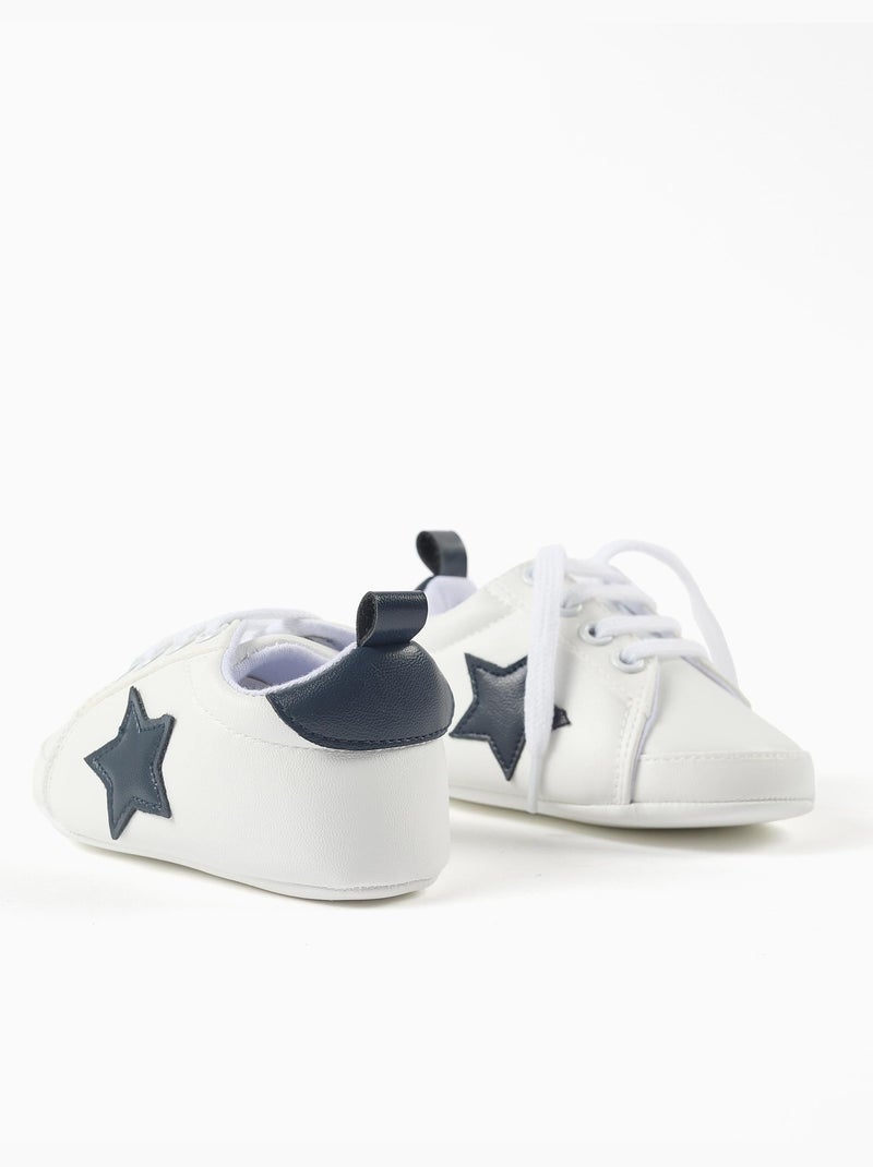Pepitos con cordones y estrella bordada Blanco - Kiabi