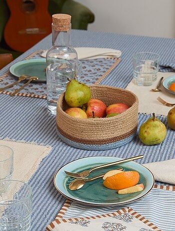 Pequeña cesta de almacenamiento de yute