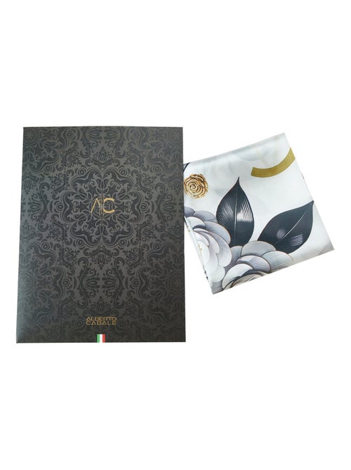 Pequeño Pañuelo de seda Black Roses Cléo - Kiabi Pequeño Pañuelo de seda Black Roses Cléo - Kiabi