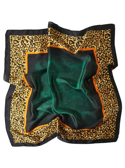 Pequeño Pañuelo de Seda Cheetah Cléo - Kiabi Pequeño Pañuelo de Seda Cheetah Cléo - Kiabi