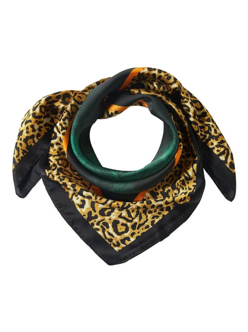 Pequeño Pañuelo de Seda Cheetah Cléo - Kiabi Pequeño Pañuelo de Seda Cheetah Cléo - Kiabi