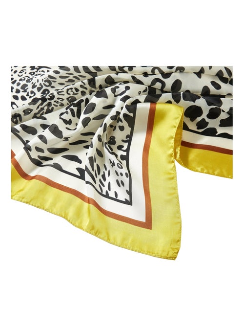 Pequeño Pañuelo de Seda Panter Proceso Cleo - Kiabi Pequeño Pañuelo de Seda Panter Proceso Cleo - Kiabi