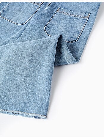 Peto vaquero con dobladillo deshilachado