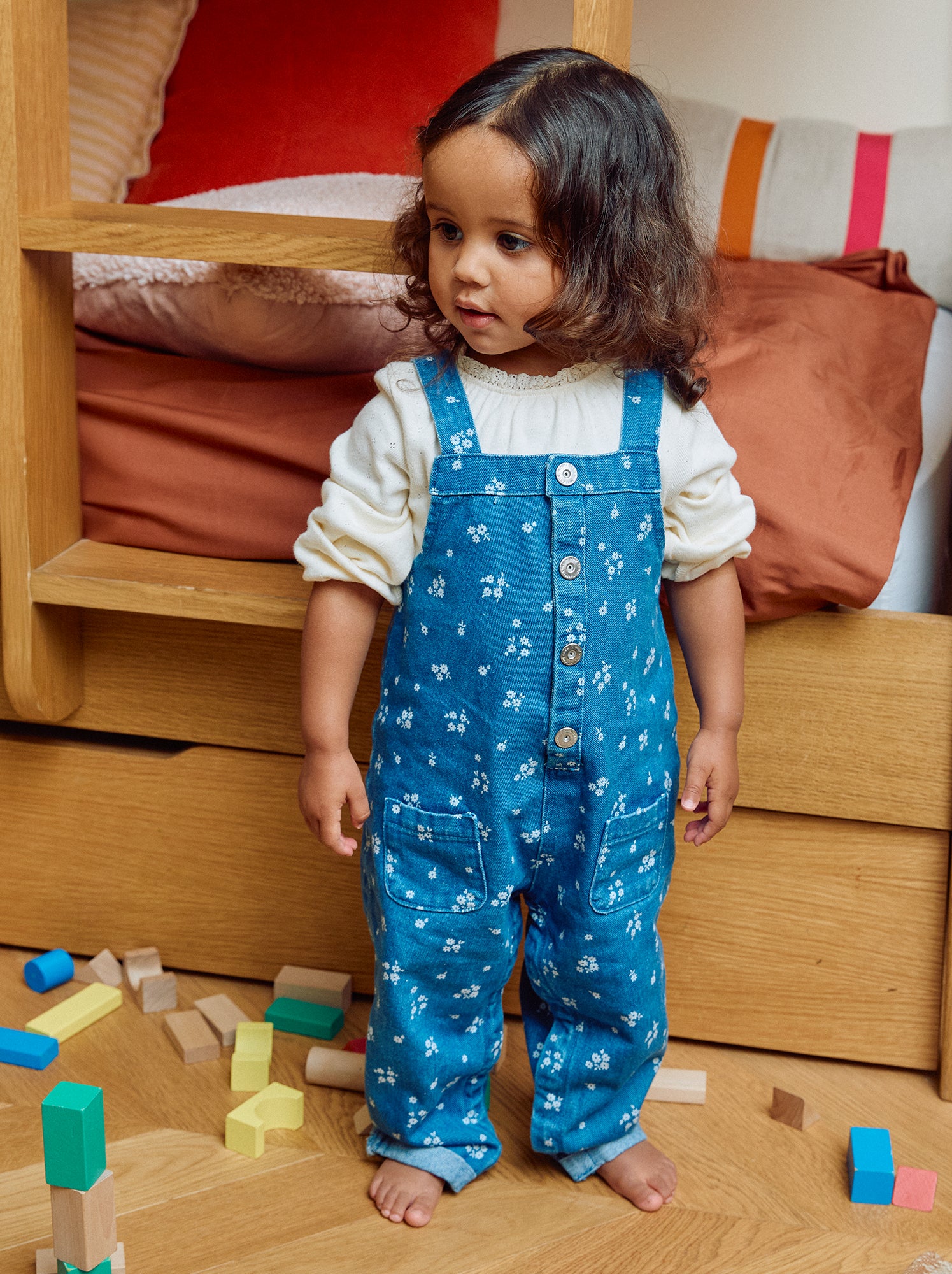 Peto vaquero con flores