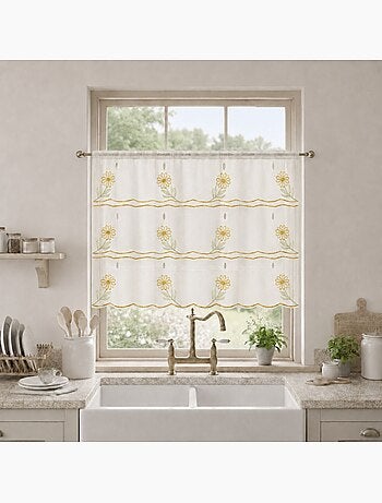 Pieza modular bordada con motivos florales