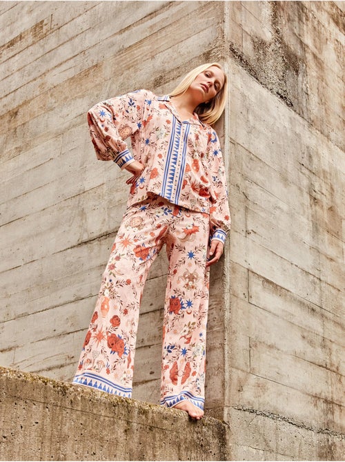 Pijama camisero estampado manga abullonada y pantalón palazzo - Kiabi Pijama camisero estampado manga abullonada y pantalón palazzo - Kiabi
