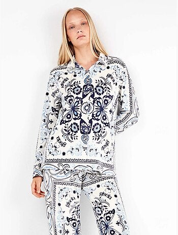 Pijama camisero largo estampado paisley en polar elástico