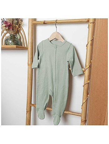 Pijama con cremallera delantera