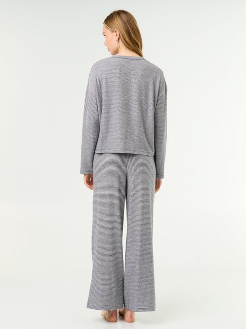 Pijama de 2 piezas - Sudadera + pantalón - Kiabi Pijama de 2 piezas - Sudadera + pantalón - Kiabi
